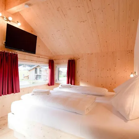Holiday In Between The Mountains *